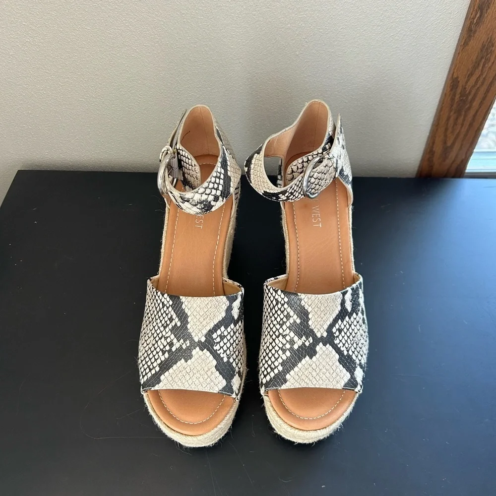 Nine West Women's Snakeskin Wedge Sandals Size 9 NWOT